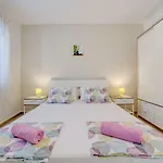 Gorana With Large Private Pool Villa Sutina