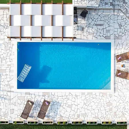 Gorana For 10 With Large Private Pool *