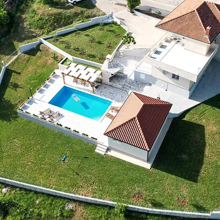 Gorana For 10 With Large Private Pool