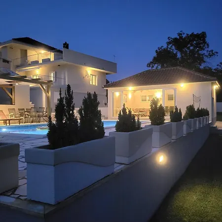 Gorana For 10 With Large Private Pool Villa Sutina
