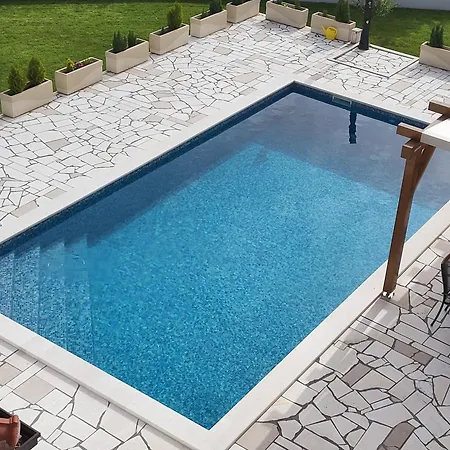 Gorana For 10 With Large Private Pool Sutina