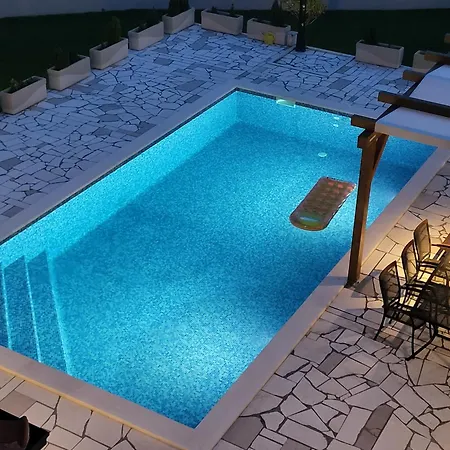 Gorana For 10 With Large Private Pool Villa *