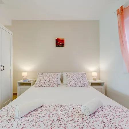 Gorana For 10 With Large Private Pool Villa *