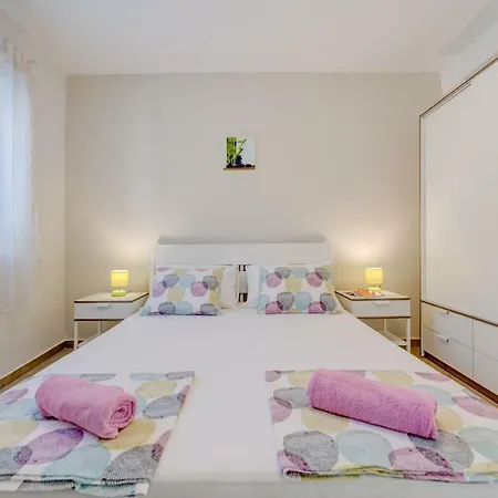 Gorana For 10 With Large Private Pool Villa Sutina