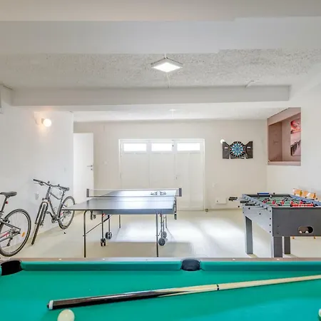 Gorana For 10 With Large Private Pool * Sutina