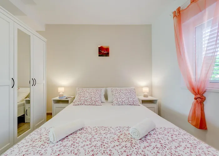 Gorana With Large Private Pool Villa *