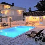 Gorana With Large Private Pool 빌라