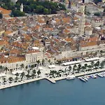Gorana With Large Private Pool Sutina