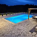 Gorana With Large Private Pool 빌라 Sutina