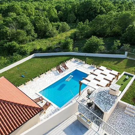 Gorana For 10 With Large Private Pool Sutina