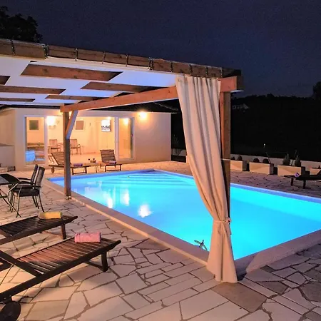 Gorana For 10 With Large Private Pool * Sutina