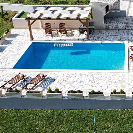 Gorana For 10 With Large Private Pool Villa Sutina