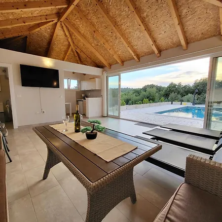 Gorana With Large Private Pool * Sutina