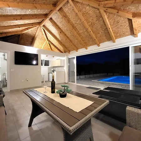 Gorana With Large Private Pool *