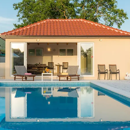 Gorana With Large Private Pool