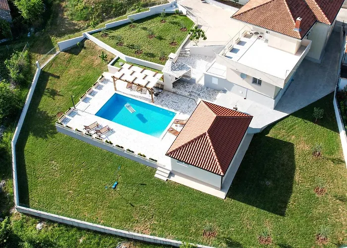 Gorana With Large Private Pool