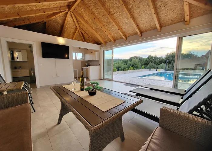 Gorana With Large Private Pool * Sutina