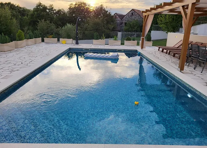 Gorana With Large Private Pool וילה Sutina