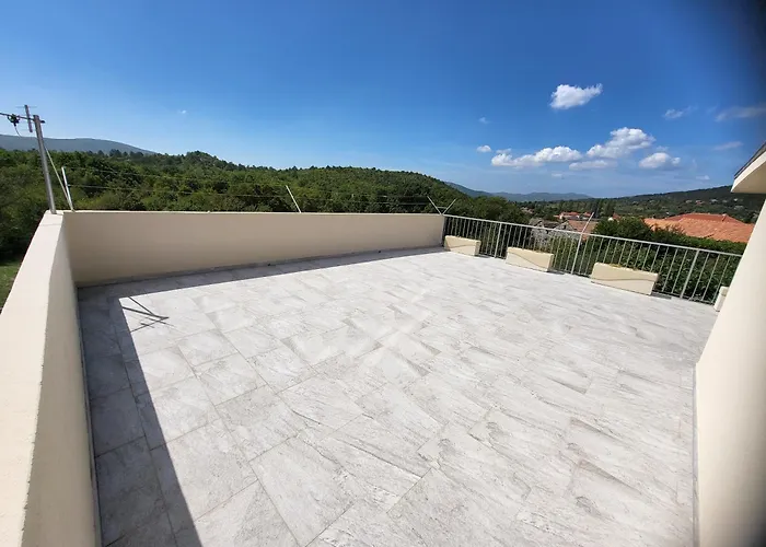Gorana With Large Private Pool