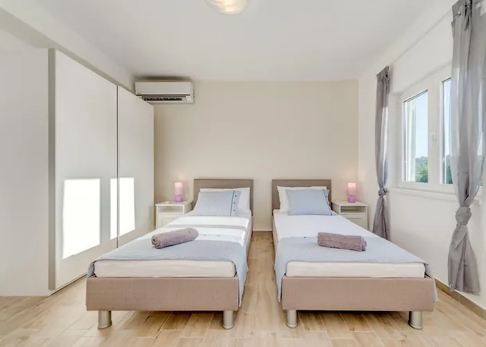 Gorana With Large Private Pool וילה Sutina