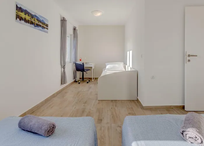 Gorana With Large Private Pool